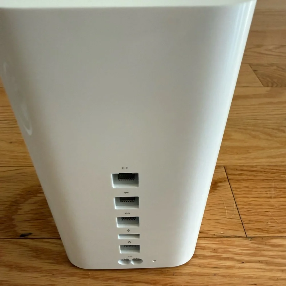 Apple AirPort Extreme Base Station (6th Generation) wireless router